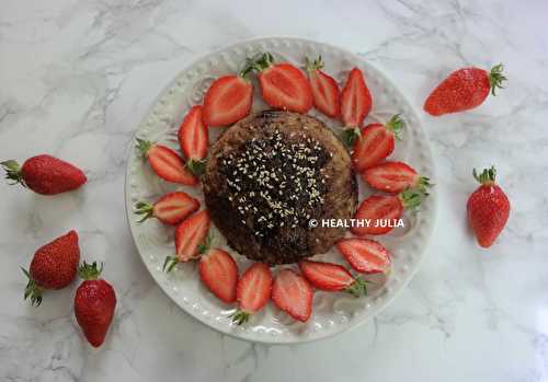 BOWL CAKE AU MUESLI, CHOCOLAT ET FRAISES