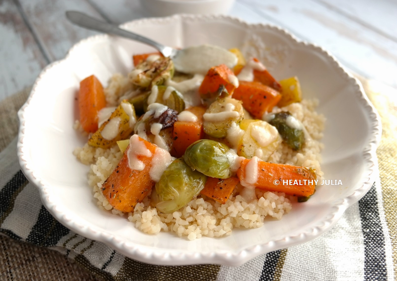 BOWL DE LÉGUMES RÔTIS ET BOULGOUR SAUCE AU TAHIN #VEGAN