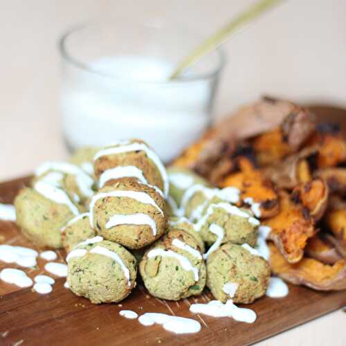 Falafels, frites de patate douce et sauce tahini citron