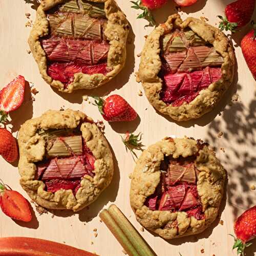 Tartelettes rustiques fraise et rhubarbe