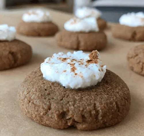 Biscuits au gingembre avec glaçage à la crème d'érable