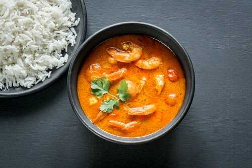 Curry de poulet et crevettes au lait de coco