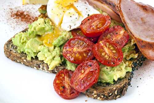 Oeufs pochés, avocats et tomates healthymood - N°1 des recettes healthy