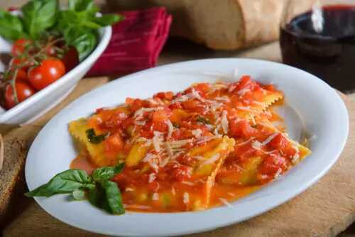 Raviolis d'aubergine et poivrons marinés