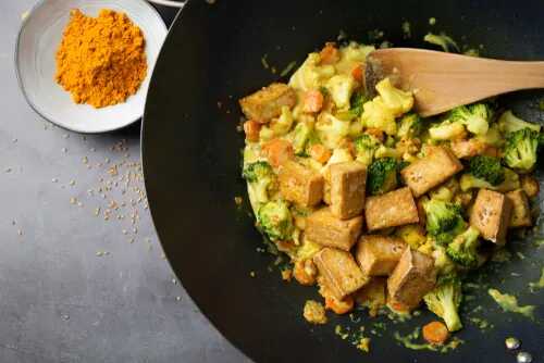 Recette de Wok de légumes au curry et lait de coco -