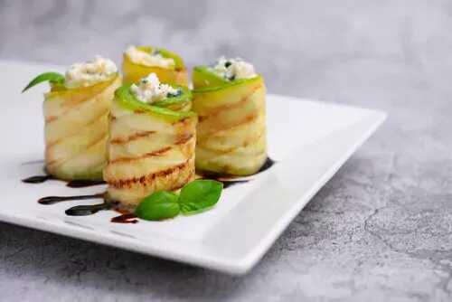 Roulés aux courgettes, fêta et menthe