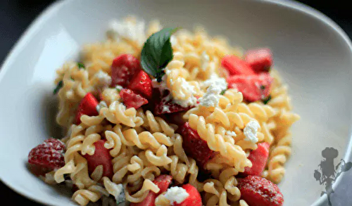 Salade de pâtes, basilic et fraises