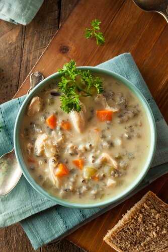 Soupe crémeuse de dinde et riz sauvage