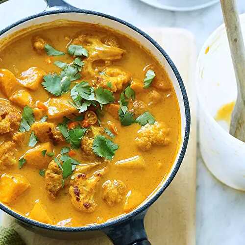 Soupe de chou-fleur rôti et pommes de terre au curry