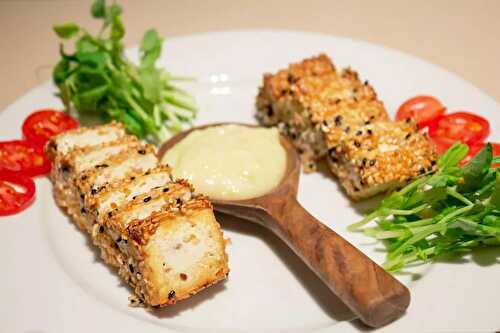 Tofu grillé au sésame, sauce cacahuètes