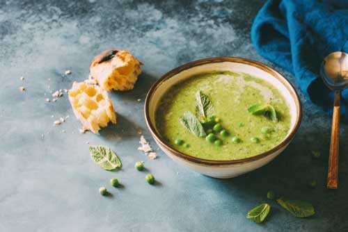 Velouté vegan de petits pois à la menthe