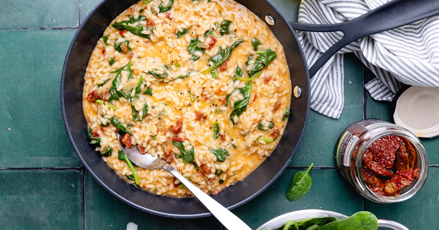 Régalez-vous avec un risotto aux épinards et aux tomates séchées !