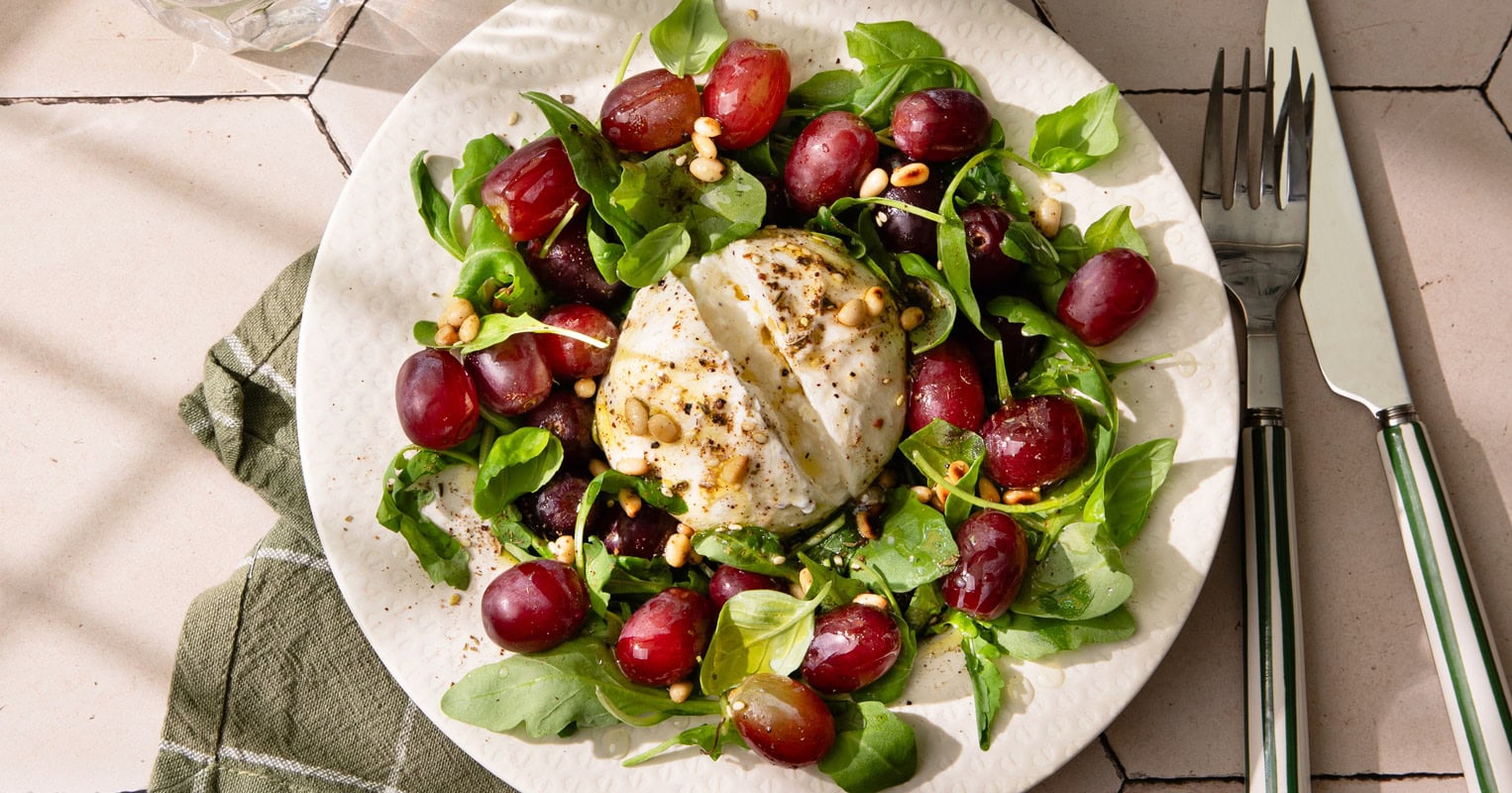 La délicieuse salade de burrata, raisins, pignons et za’atar !
