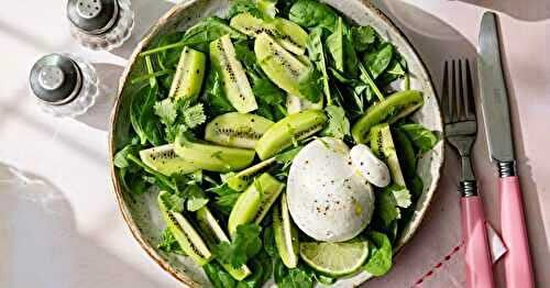 La salade burrata, kiwi et coriandre : fraîcheur et twist acidulé !