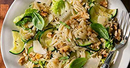 La salade de pâtes froide aux courgettes, parmesan et noix !