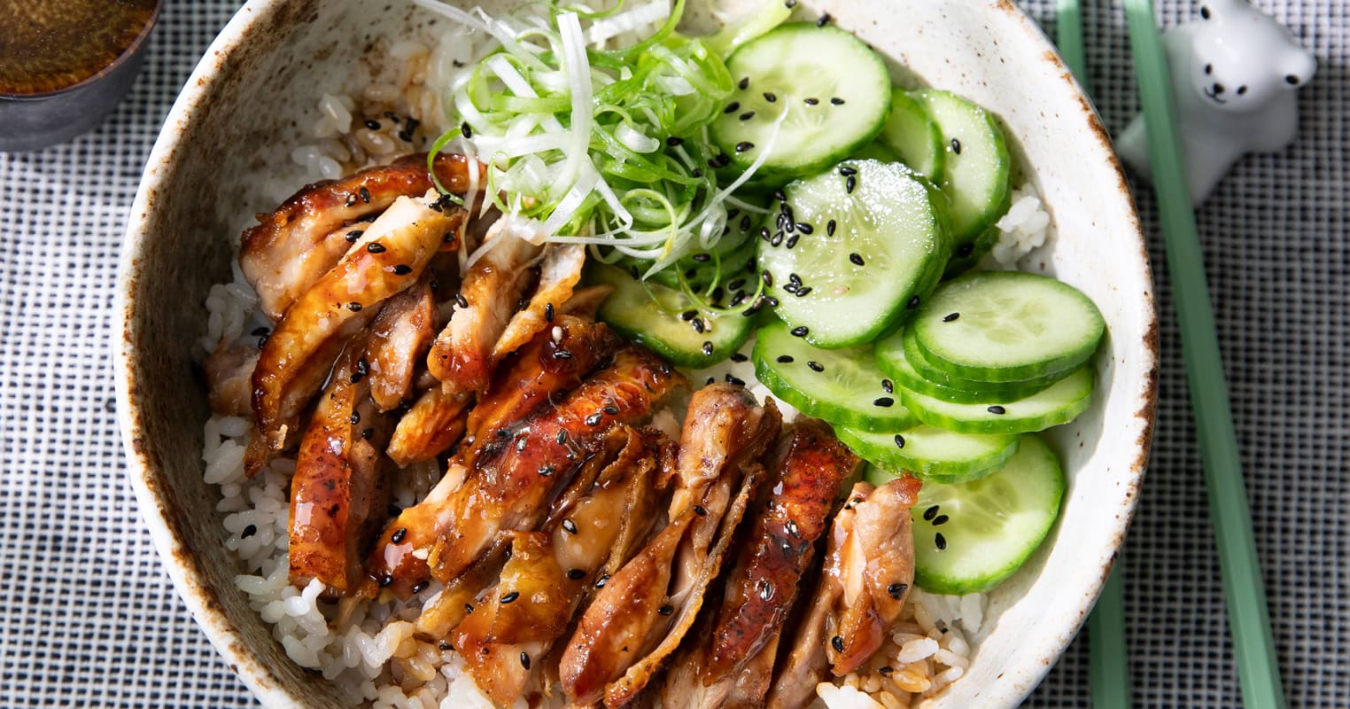 Le donburi de poulet sauce teriyaki