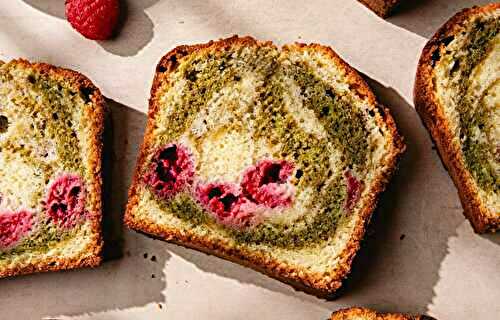 Le cake marbré matcha-framboises