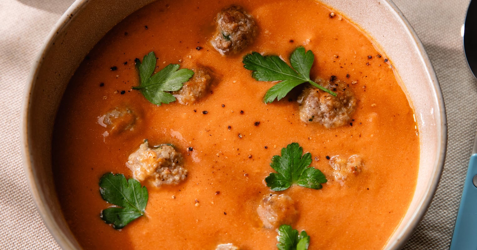 La soupe tomate aux boulettes (one-pan)