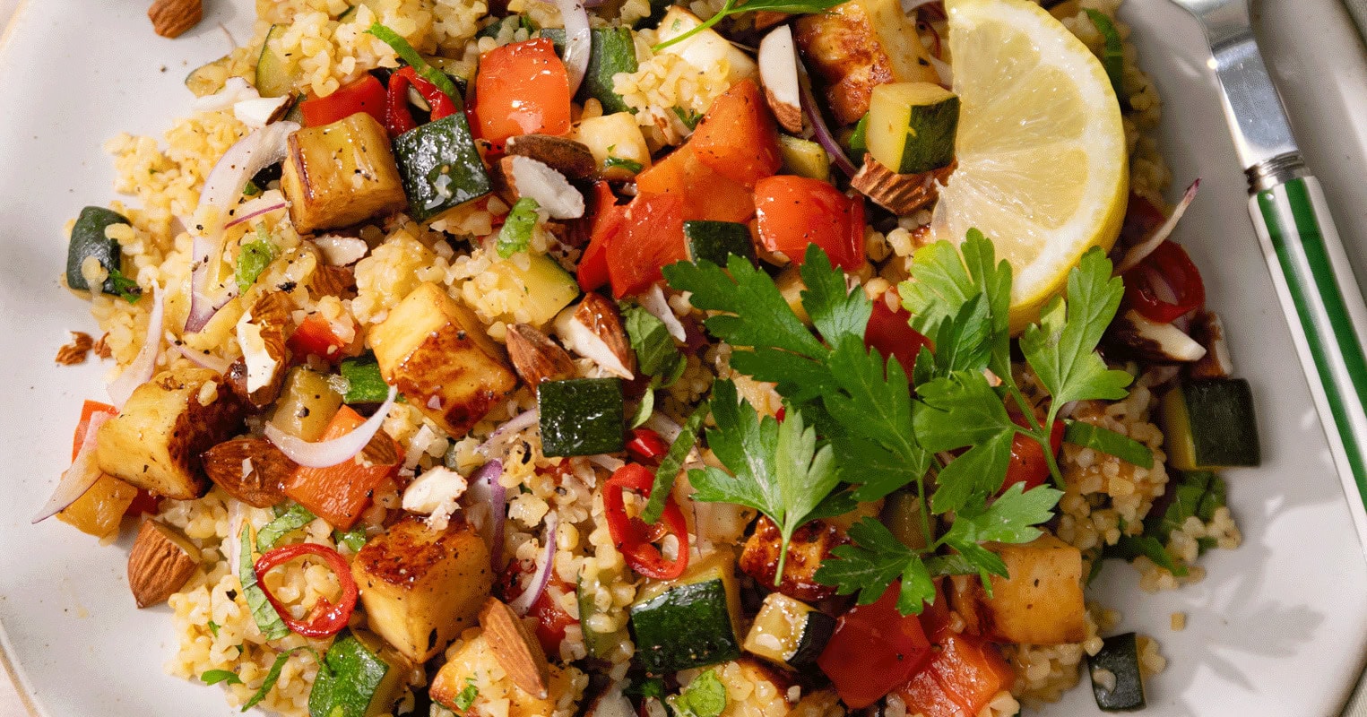 Le taboulé méditerranéen au halloumi grillé et légumes rôtis