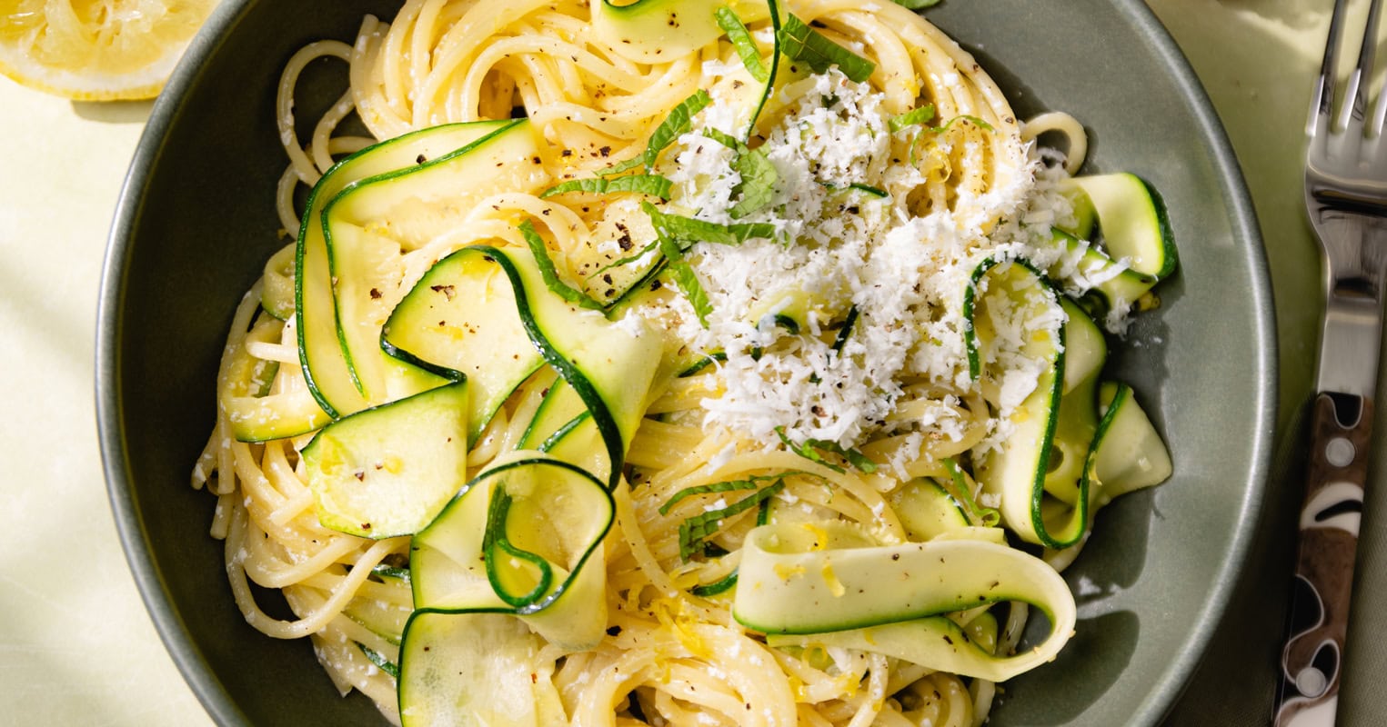Les spaghetti à la courgette, menthe et ricotta salata