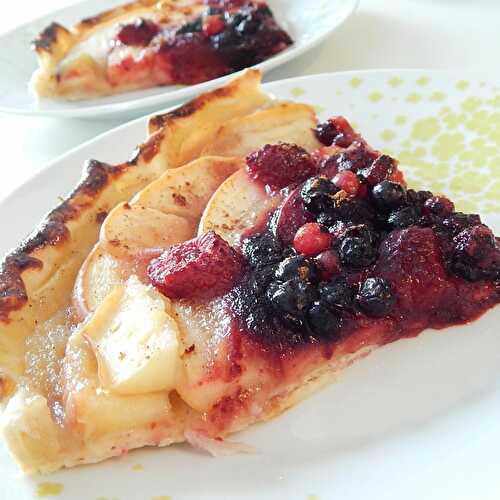 Tarte aux pommes et fruits rouges