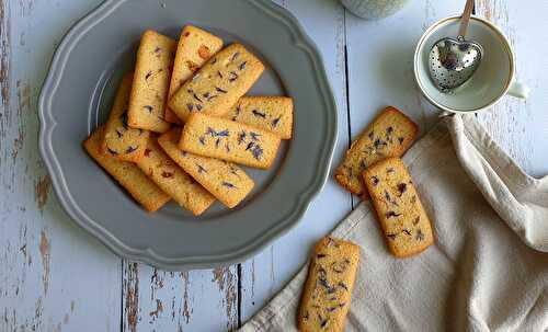 Délicieux et élégants financiers floraux