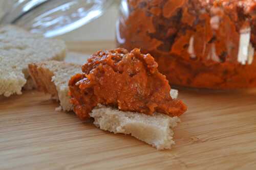 Ajvar - caviar de poivrons rouges et d'aubergine