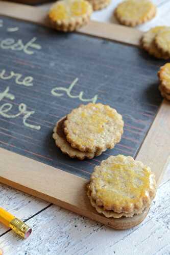 Biscuits à la farine semi complète fourrés à la pâte à tartiner