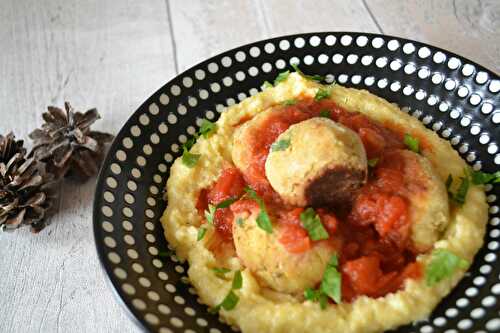 Boulettes de lentilles corail, sauce tomate et polenta crémeuse