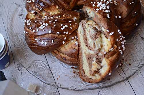 Brioche torsadée au cacao et aux noisettes brioche de printemps