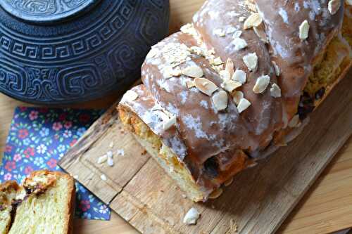 Brioche torsadée aux noisettes et chocolat