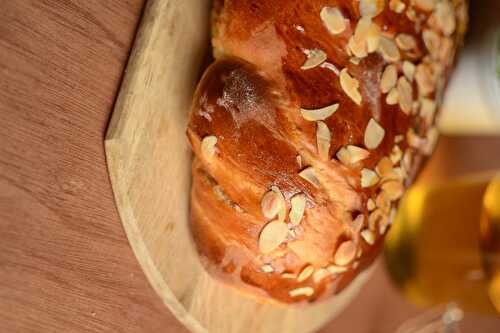 Brioche tressée à l'eau de fleur d'oranger