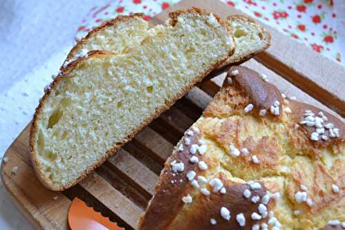 Brioche tressée à la fleur d'oranger