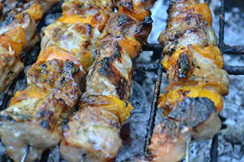 Brochettes de porc aux abricots bbq