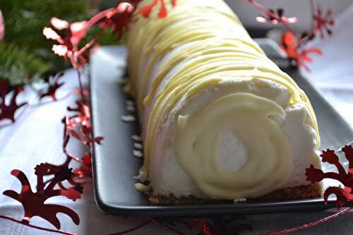 Buche au chocolat blanc, framboises et dacquoise à la noisette