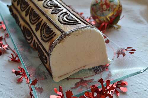 Délicate (Bûche de Noël 2021 Poire, Cacahuète, Tanariva) – Je Veux