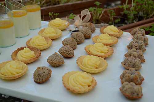 Café gourmand : panna cotta au coulis mangue passion / mini tartelettes au citron / mini financiers aux noisettes