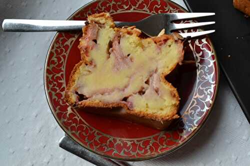Cake au fromage blanc, fraises et purée d'amande