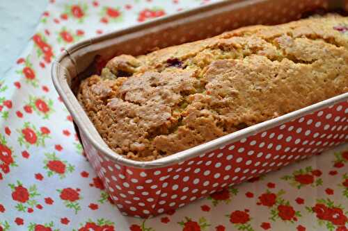 Cake aux airelles et à la pistache