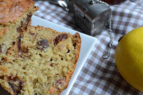 Cake aux dattes, noisettes et citron