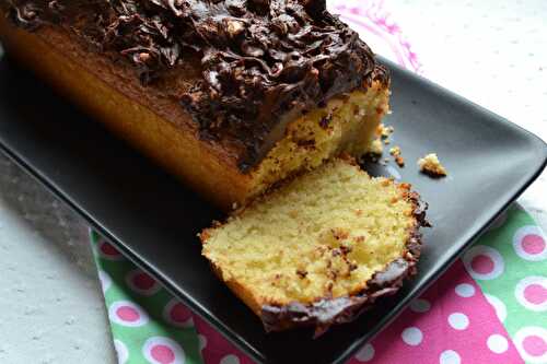 Cake avec glaçage chocolat au riz soufflé