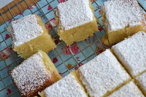 Carrés de gâteau aux pommes