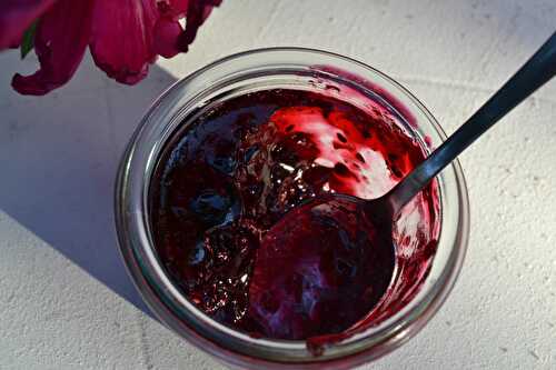 Confiture de fraises cassis et casseilles