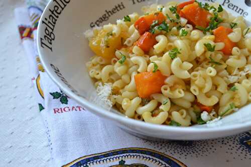 Coquillettes au potimarron et tomates jaunes