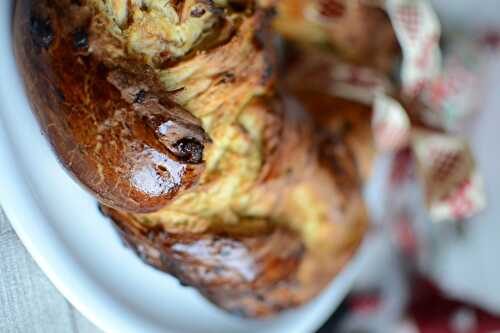 Couronne tressée raisins secs orange confite et cardamome