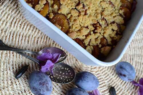 Crumble de quetsches à la fève tonka