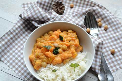 Curry de patate douce, carotte et pois chiches