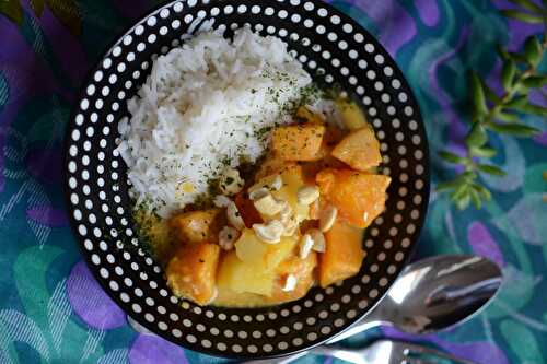 Curry vert de pommes de terre, courge butternut et lait de coco