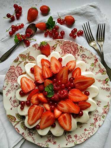 Dessert de fêtes - gâteau panna cotta et fruits de saison