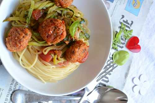 Duo de spaghetti et boulettes aux tomates confites Ensoleil'Ade #végétarien -            Hum, ça sent bon ...